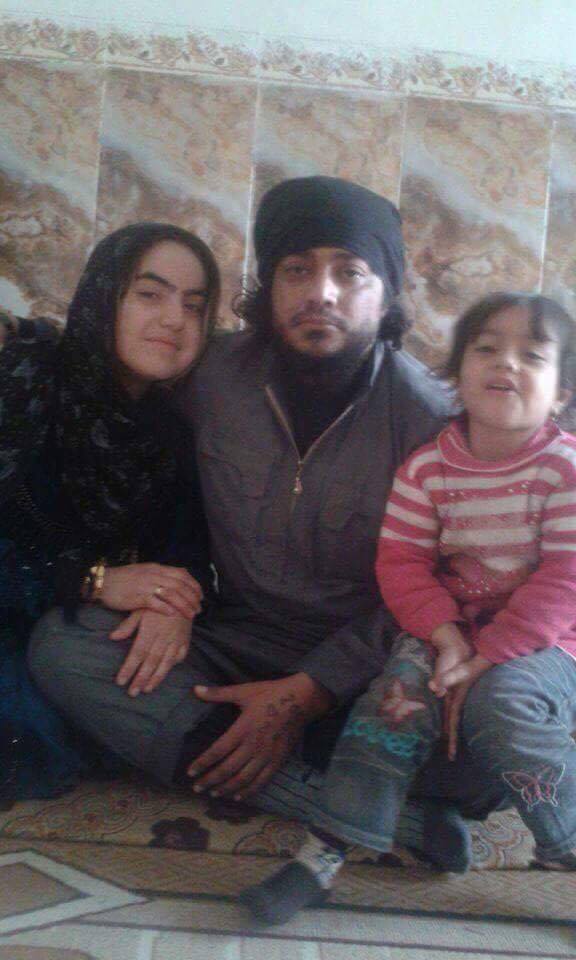 فتيات في أحضان مسلحي داعش